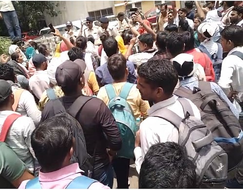 मध्य प्रदेश में सड़क पर उतरे शिक्षक भर्ती परीक्षा के सफल OBC परीक्षार्थी, सरकार पर लगाए गंभीर आरोप