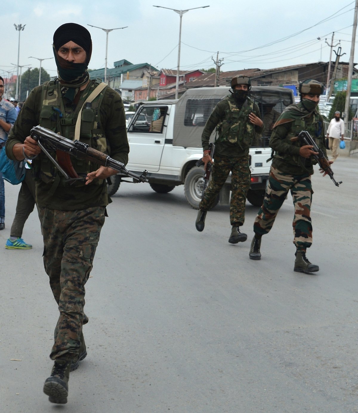 जम्मू-कश्मीर के पुलवामा में CRPF जवान की गोली लगने से मौत, हत्या या आत्महत्या? जांच जारी