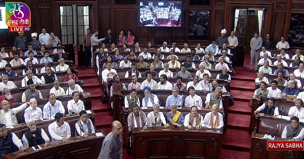 राज्यसभा से भी पास हुआ दिल्ली सर्विसेज बिल, केजरीवाल ने बताया चोर दरवाजे से सत्ता हथियाने की कोशिश