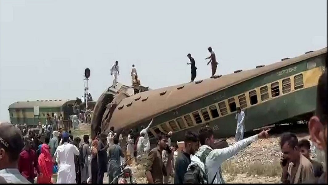 पाकिस्तान में नवाबशाह के पास पलटी हजारा एक्सप्रेस, 15 लोगों की मौत, 50 से ज्यादा घायल