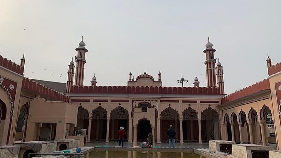 गुरूग्राम में शांतिपूर्ण संपन्न हुई जुमे की नमाज, नूंह में प्रशासन के निर्देश पर घर पर हुई प्रार्थना