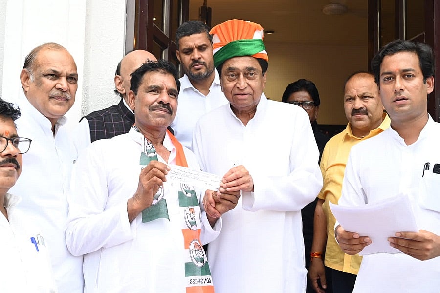 मध्य प्रदेश में सिंधिया के एक और करीबी नेता ने छोड़ी BJP, कमलनाथ की मौजूदगी में कांग्रेस में हुए शामिल