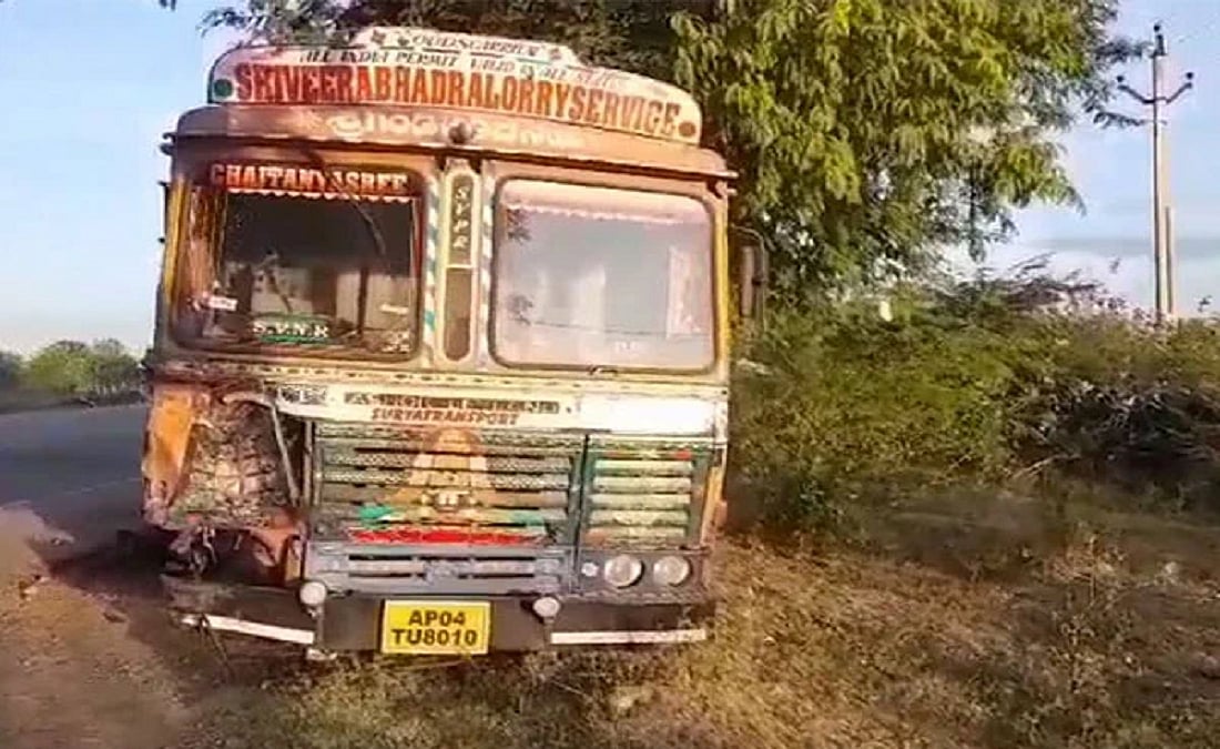 आंध्र प्रदेश में दो अलग-अलग सड़क हादसों में 9 लोगों की मौत, 11 घायल