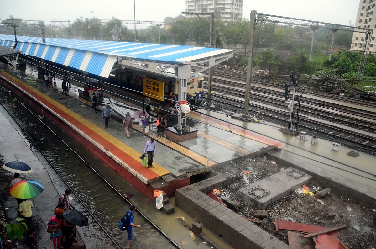 भारी बारिश की वजह से कई ट्रेन रद्द, मुंबई से दिल्ली तक असर, देखें रद्द हुई ट्रेनों की लिस्ट