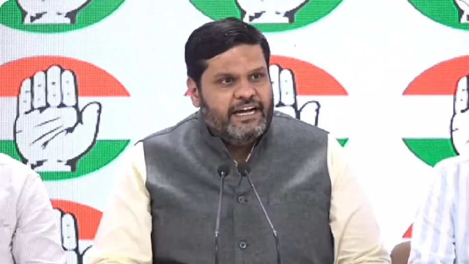 असम CM की पत्नी पर भूमि घोटाले का आरोप, कांग्रेस ने BJP से मांगा जवाब