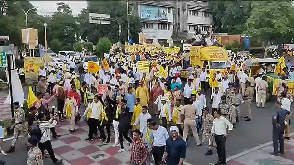 महाराष्ट्र में नई मुसीबत में शिंदे सरकार, OBC जातियों ने मराठा आरक्षण का किया विरोध