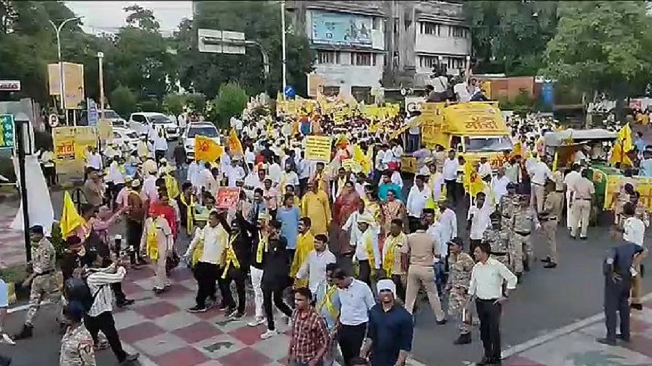 महाराष्ट्र में नई मुसीबत में शिंदे सरकार, OBC जातियों ने मराठा आरक्षण का किया विरोध