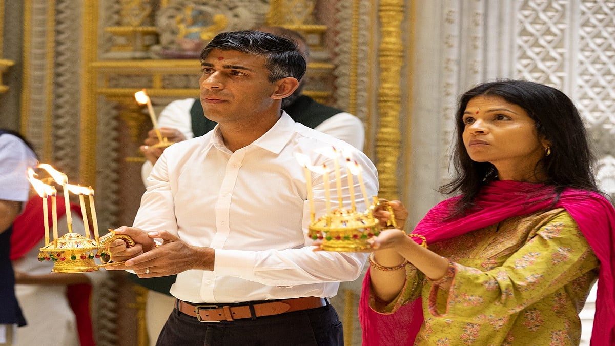 दिल्ली: ब्रिटेन के प्रधानमंत्री ऋषि सुनक सुबह-सुबह पहुंचे अक्षरधाम मंदिर, पत्नी संग की पूजा