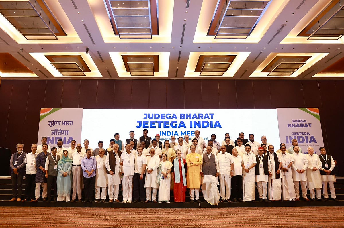 मुंबई में 'INDIA' का दूसरे दिन मंथन, गठबंधन के नेताओं ने बैठक से पहले ग्रुप फोटो के लिए दिया पोज़