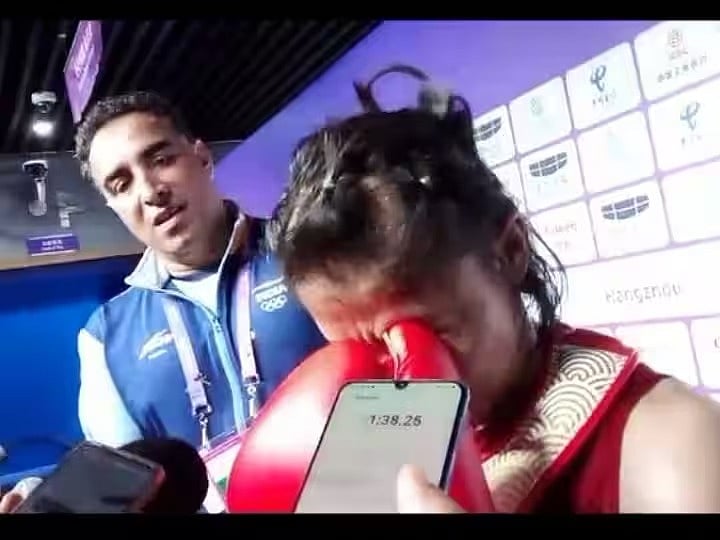 Asian Games: पदक जीतने के बाद भावुक हुईं रोशिबिना, मणिपुर हिंसा को बयां करते हुए रोईं, राज्य को दिया जीत श्रेय
