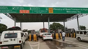 उत्तर प्रदेश: वाहन मालिकों को झटका! लखनऊ का सफर हुआ महंगा, NHI ने बढ़ाईं फरीदपुर टोल की दरें
