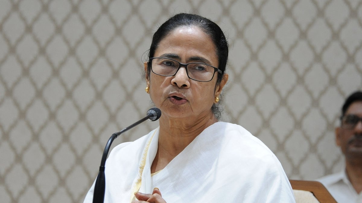 ममता बनर्जी ने बदले 6 मंत्रियों के विभाग, बाबुल सुप्रियो से छिना पर्यटन विभाग, प्रदीप मजूमदार को नई जिम्मेदारी