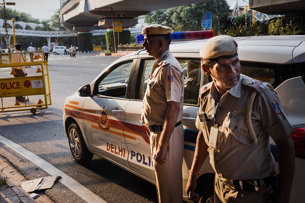 दिल्ली पुलिस के साथ-साथ पैरामिलिट्री जवान और एनएसजी कमांडो की तैनाती तक की गई है।