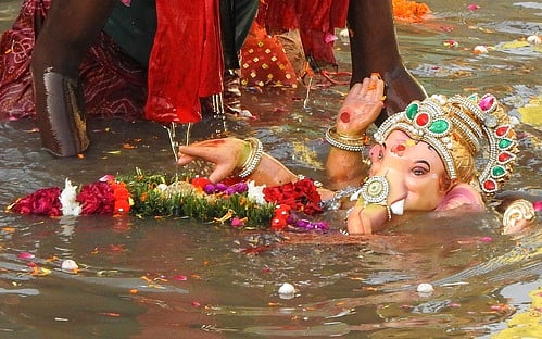 महाराष्ट्र में गणेश प्रतिमा विसर्जन के दौरान हादसा, चार लोग डूबे, 13 लापता