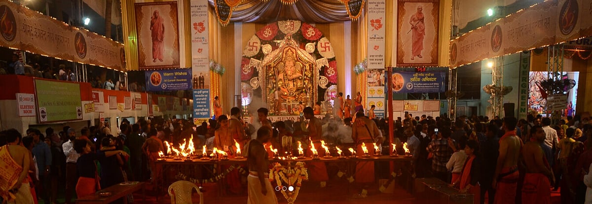 गणेशोत्सव की शानदार शुरुआत, ढोल-ताशों, डांस और 'गणपति बप्पा मोरया' के जयकारों के साथ जश्न शुरू
