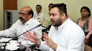'इंडिया गठबंधन में सीट शेयरिंग में कोई दिक्कत नहीं', तेजस्वी का तंज- दिक्कत वहां है जहां परिवार में 2 पार्टियां हो गई
