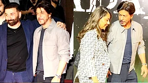 पत्नी गौरी के साथ 'गदर 2' की सक्सेस पार्टी में पहुंचे शाहरुख, सलमान और आमिर भी सनी देओल के जश्न में हुए शामिल