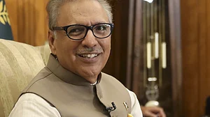 पाक राष्ट्रपति आरिफ अल्वी भारी दबाव में, पद छोड़ने से पहले चुनाव की तारीखों की करनी होगी घोषणा?