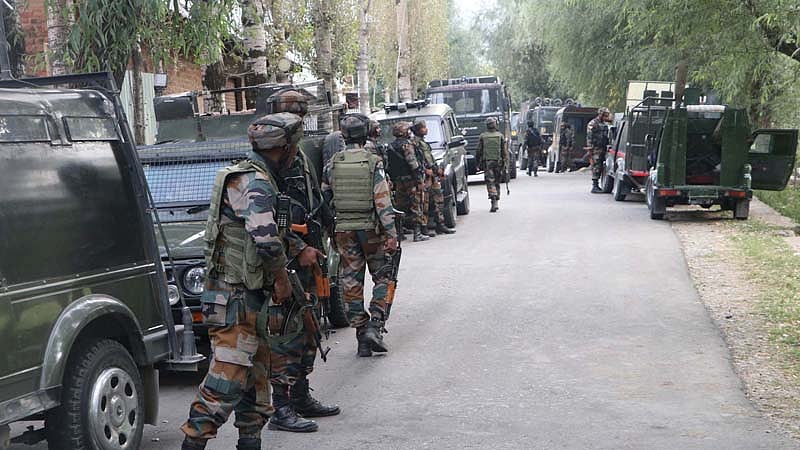 कोकेरनाग में घिरे आतंकी, 100 घंटे से मुठभेड़ जारी