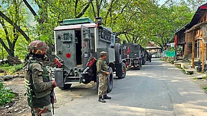 अनंतनाग में मुठभेड़ में कर्नल, मेजर और डीएसपी शहीद, आतंकियों को मार गिराने के लिए सुरक्षा बलों ने छेड़ा अभियान
