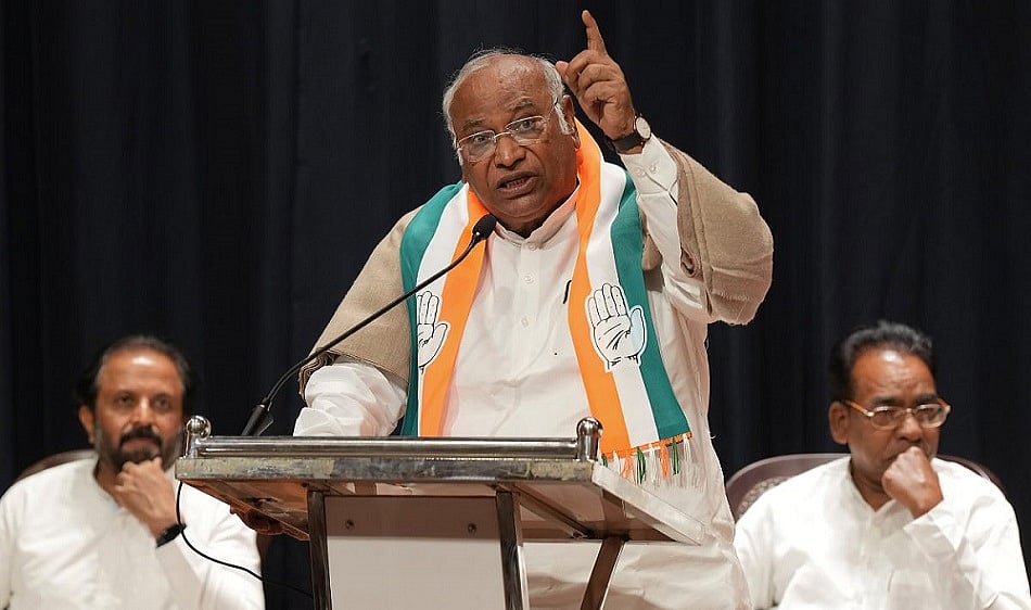 'सबके सिर पर छत की गारंटी निकली खोखली, अब 3 करोड़ घरों का ढिंढोरा पीटा जा रहा', खड़गे का मोदी सरकार पर हमला