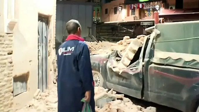 बड़ी संख्या में लोग इमारतों के नीचे दबे हुए हैं, जिन्हें बचाने के लिए बड़े स्तर पर रेस्क्यू ऑपरेशन चलाया जा रहा है। 
