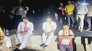 यूपी में विकास का ये हाल! टूटी पुलिया को लेकर धरने पर BJP MLA, कहा- 6 महीने बाद चुनाव, क्या मुंह लेकर जाएंगे जनता के बीच