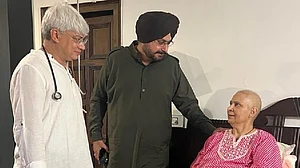 नवजोत सिद्धू ने कैंसर से जूझ रही पत्नी के दृढ़ संकल्प को किया साझा, बताया पूरी मजबूती के साथ लड़ रही हैं