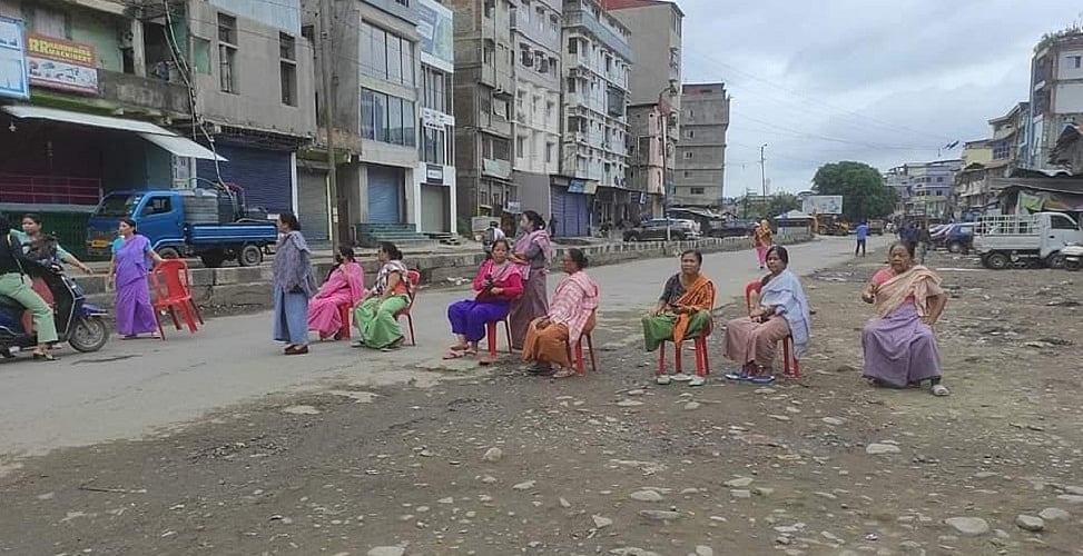 गिरफ्तार स्वयंसेवकों की बिना शर्त रिहाई का अल्टीमेटम