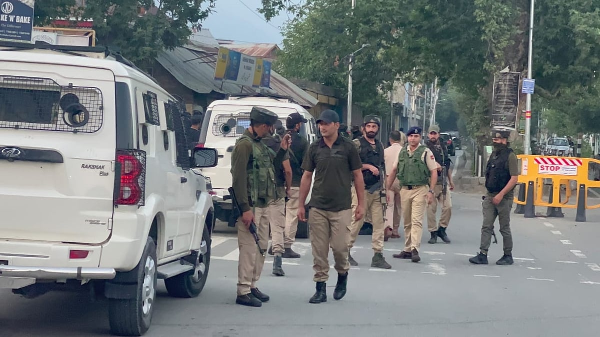 J-K: बारामूला में लश्कर के दो सहयोगी गिरफ्तार, आपत्तिजनक सामग्री बरामद, पाकिस्तानी आकाओं को देते थे जानकारी