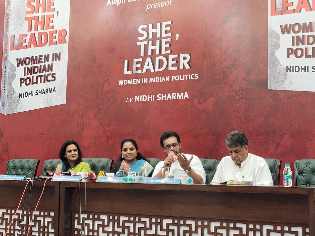 लेखिका निधि शर्मा की किताब 'शी द लीडर' का विमोचन