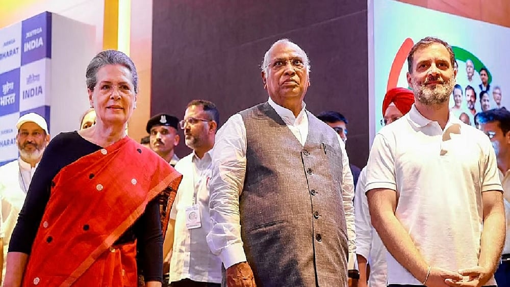 कांग्रेस ने संसद के विशेष सत्र में महिला आरक्षण विधेयक पास कराने की मांग की