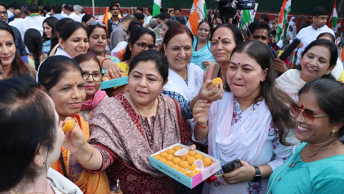 कांग्रेस की महिला कार्यकर्ताओं ने भी इस बिल के संसद में पेश किए जाने पर खुशी जताई है।