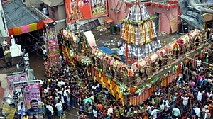 उज्जैन महाकालेश्वर मंदिर के गर्भगृह के लिए ड्रेस कोड तय, पुरुषों को धोती, महिलाओं को साड़ी में ही मिलेगा प्रवेश