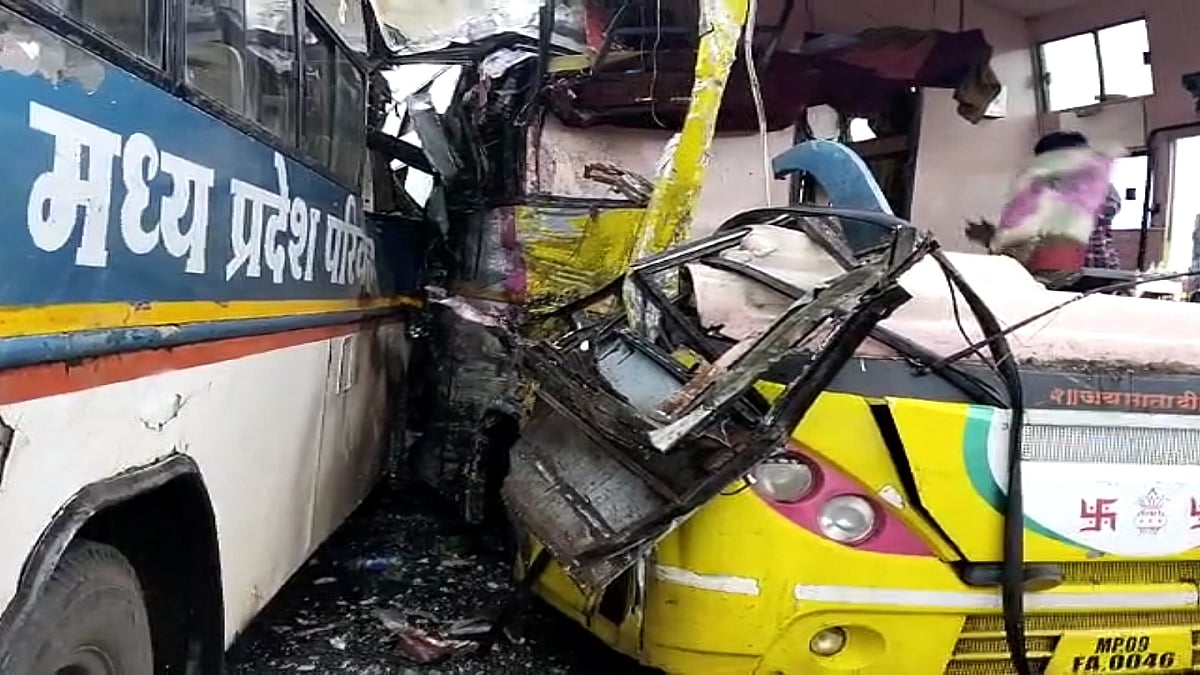 मध्य प्रदेश: दो बसों में भीषण टक्कर, 10 से ज्यादा यात्री घायल, अस्पताल में कराए गए भर्ती