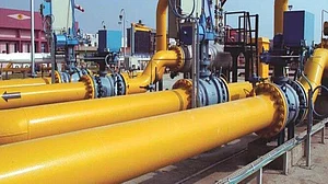 CNG-PNG हो सकती है महंगी, सरकार ने अक्टूबर के लिए घरेलू प्राकृतिक गैस के दाम बढ़ाए