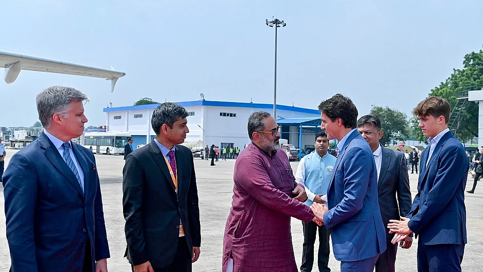 दो दिन से दिल्ली में फंसे ट्रूडो कनाडा के लिए रवाना
