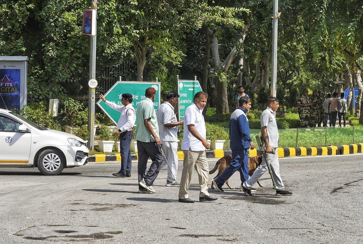 स्क्योरिटी को लेकर दिन रात मॉक ड्रिल की जा रही है।