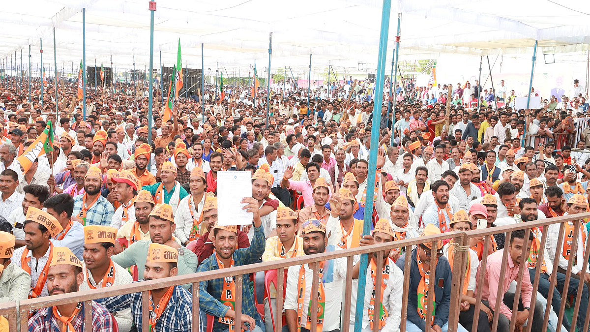 मध्य प्रदेश में भी BJP बांट रही गुजरात जैसी रेवड़ियां।