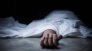 महाराष्ट्र डॉक्टर आत्महत्या मामला: परिजनों का सवाल- मुख्यमंत्री के दौरे से एक दिन पहले आरोपी ने आत्मसमर्पण कैसे कर दिया?