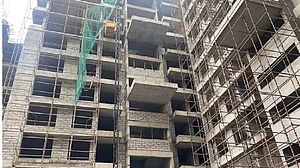 गुजरात: अहमदाबाद में बड़ा हादसा, 13वें फ्लोर से गिरा निर्माणाधीन इमारत का झूला, 3 मजदूरों की मौत