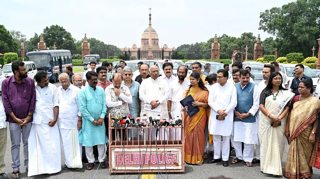 आकार पटेल का लेख: श्श्श...श्श्श...संसद के विशेष सत्र का एजेंडा खुफिया है