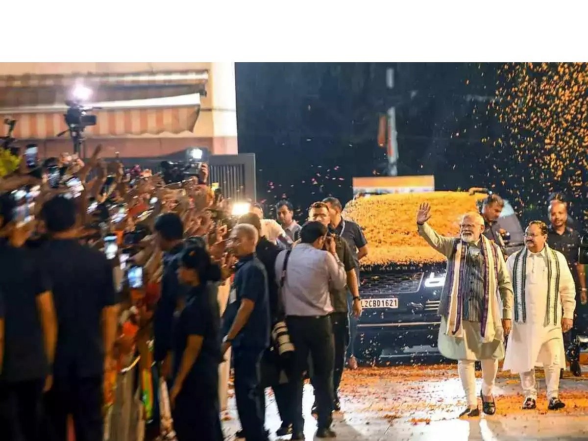 'मणिपुर में आग लगी है, श्रीनगर में सेना के अफसर शहीद हुए और BJP कार्यलाय में उत्सव मनाया जा रहा है'