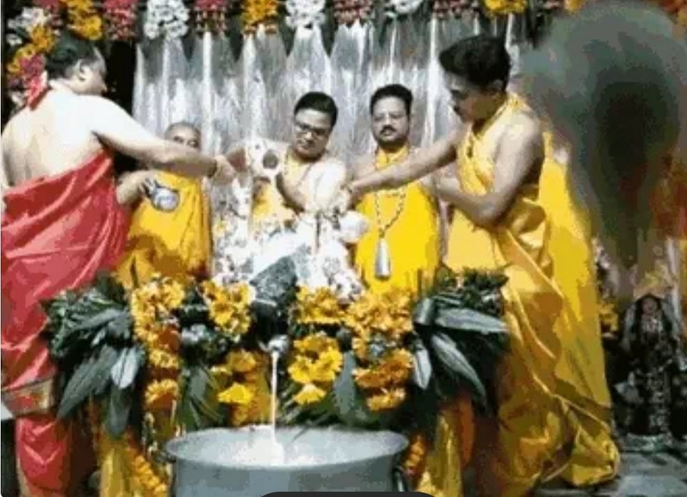 कृष्ण जन्माष्टमी: भक्ति में सराबोर हुई मथुरा नगरी, मध्यरात्रि में होगा कान्हा का जन्म