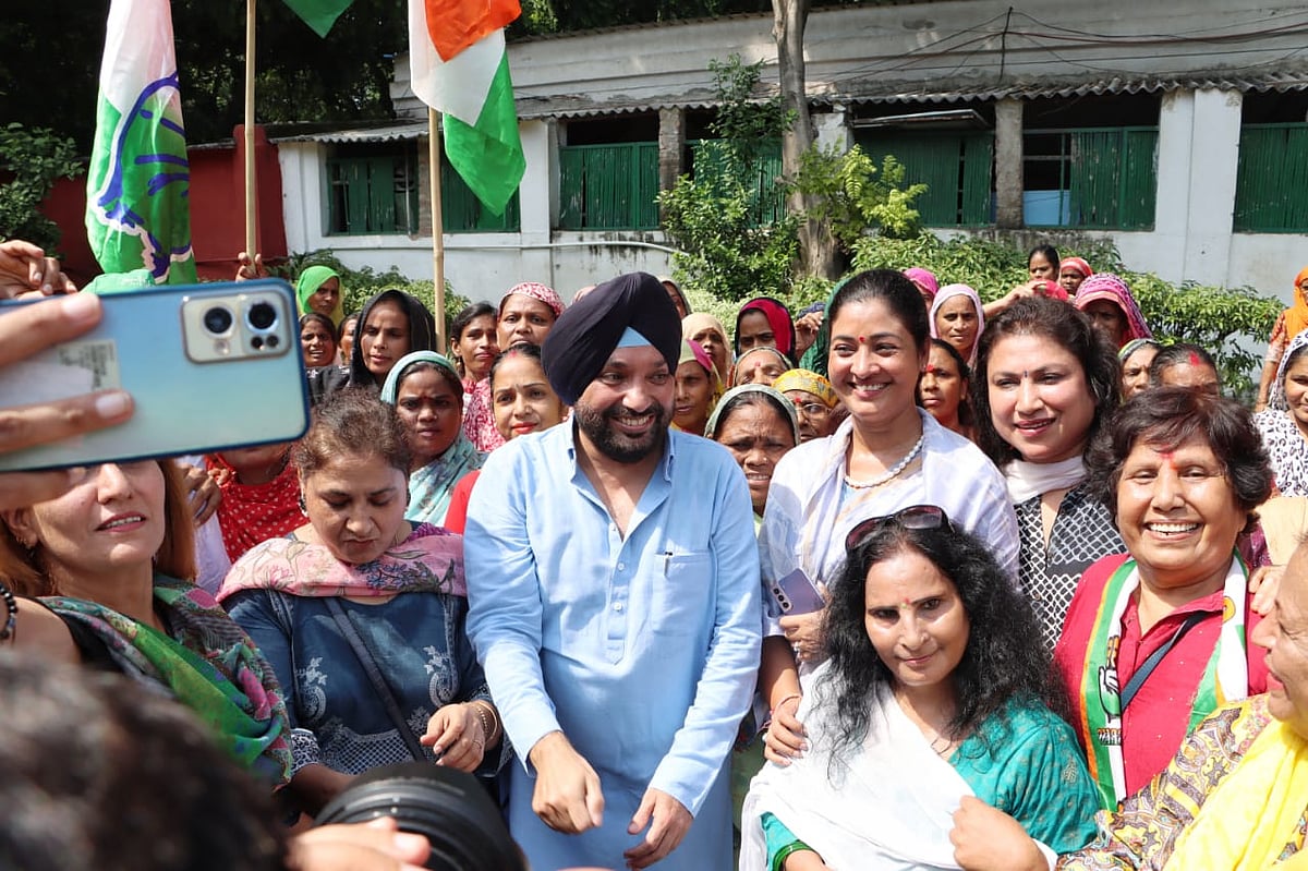 महिला कांग्रेस के कार्यकर्ताओं की इस खुशी में दिल्ली कांग्रेस अध्यक्ष अरविंदर सिंह लवली भी शामिल रहे।