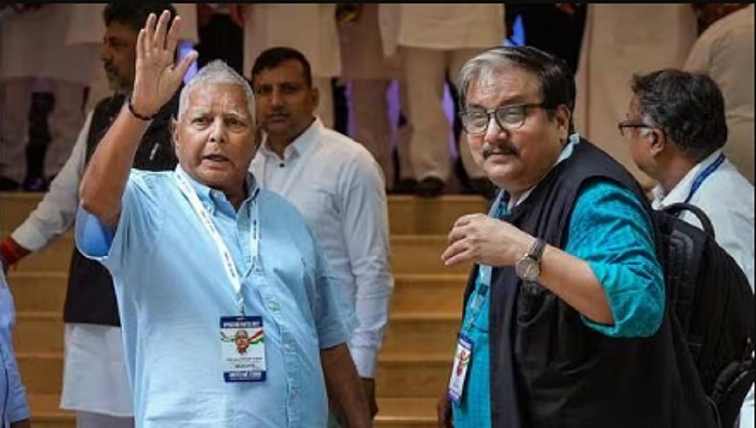 कविता विवाद में सांसद मनोज झा के समर्थन में उतरे लालू यादव, कहा- कोई भी बात गलत नहीं कही