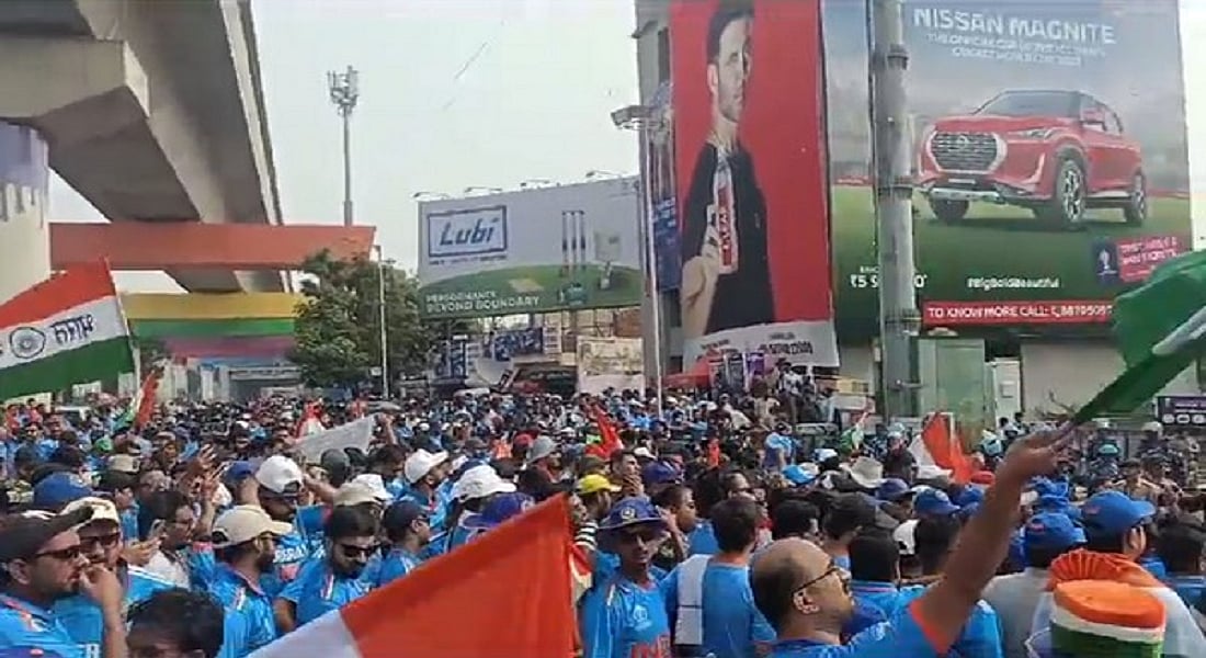 CWC 2023: भारत-पाक मैच से पहले जोश हाई! टीम इंडिया के लिए कहीं हवन तो कहीं पूजा, अहमदाबाद में मैच देखने उमड़े फैंस