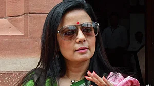 TMC सांसदों ने चुनावी प्रक्रिया में गड़बड़ी पर उठाए सवाल, कहा- BJP के इशारे पर काम कर रहा चुनाव आयोग