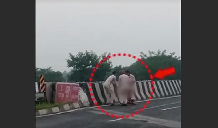 बिहारः पुल से शव फेंकने के मामले में एक पुलिसकर्मी निलंबित, होमगार्ड के 2 जवानों की ड्यूटी क्लोज