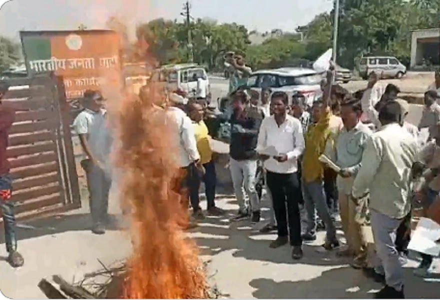 राजस्थान चुनाव: उम्मीदवारों की सूची पर BJP में बवाल, राजसमंद में ऑफिस में तोड़फोड़, प्रदेश अध्यक्ष के घर पथराव